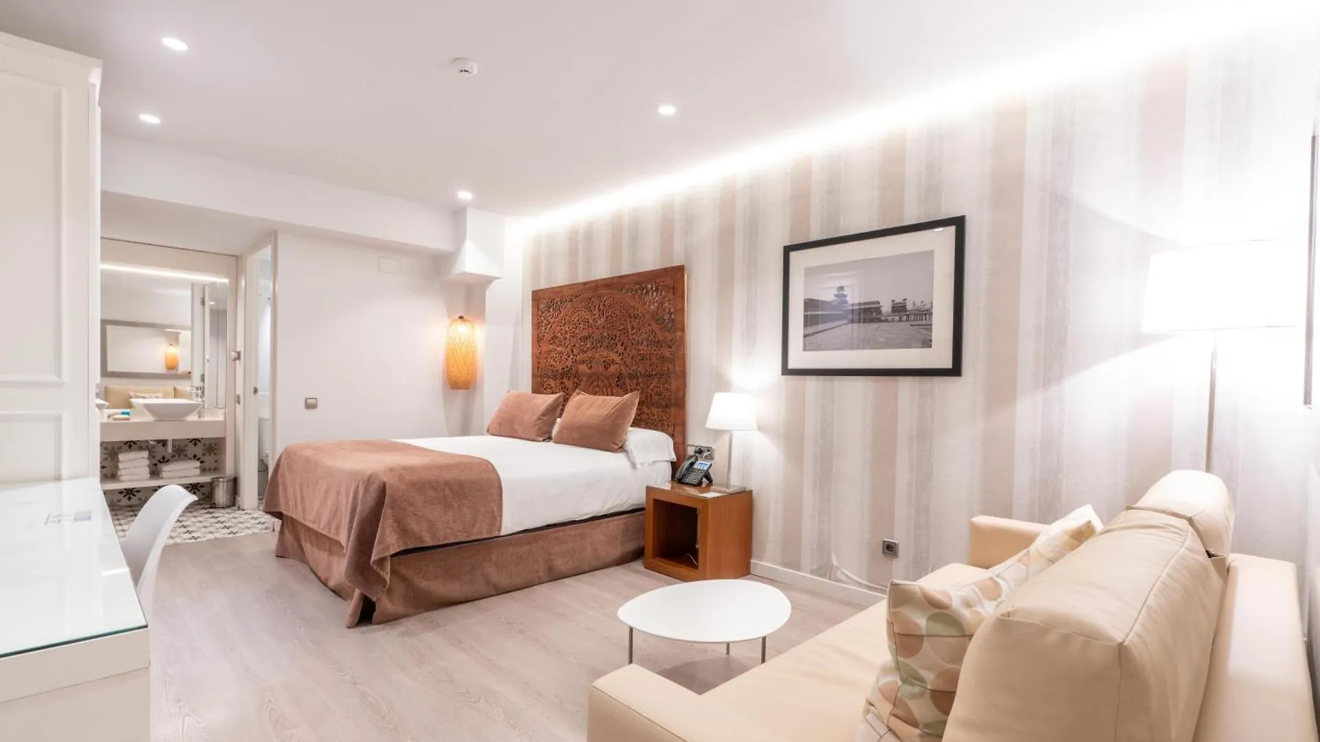 Serennia Fira Gran Via Exclusive Rooms L'Hospitalet de Llobregat 2*,  Spain