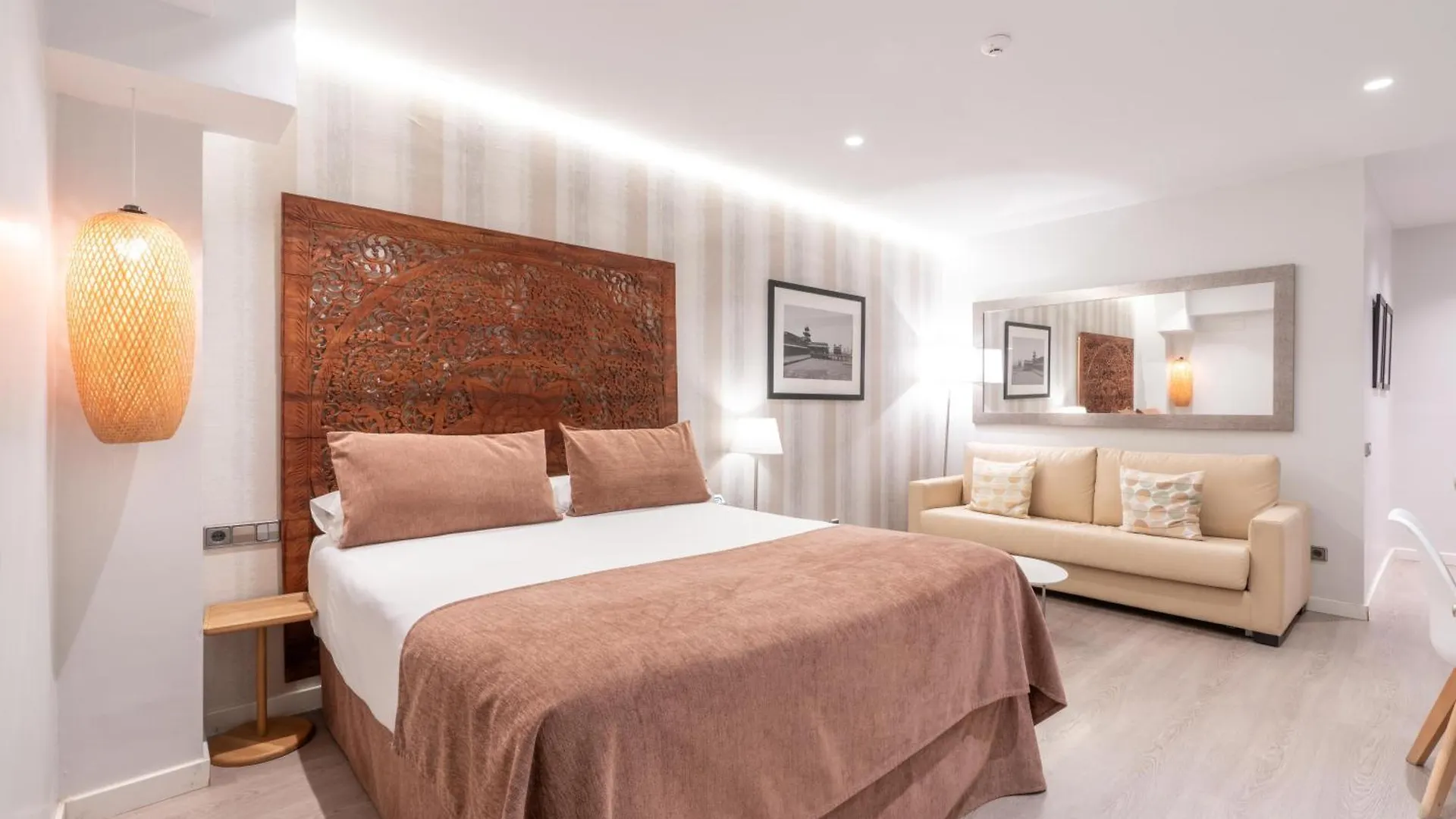 Serennia Fira Gran Via Exclusive Rooms L'Hospitalet de Llobregat 2*,  Spain