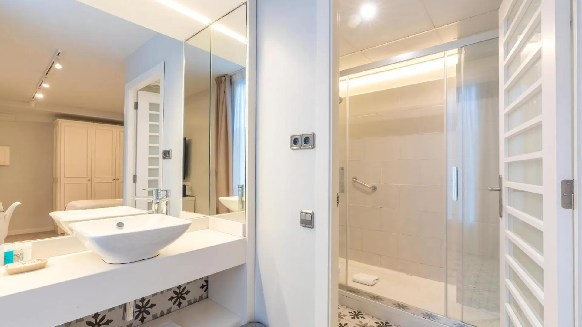 Serennia Fira Gran Via Exclusive Rooms L'Hospitalet de Llobregat Spain